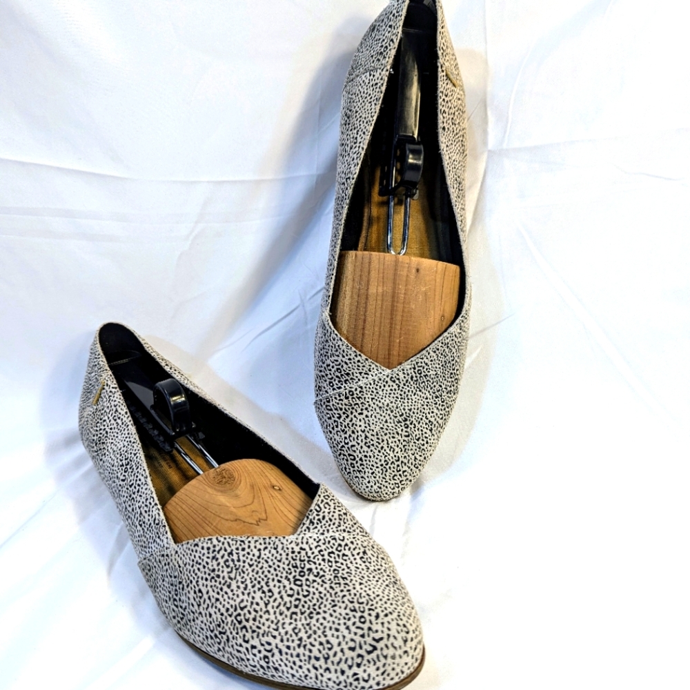 Toms Julie Macadamia Mini Cheetah Printed suede Womens Size 11 Flats